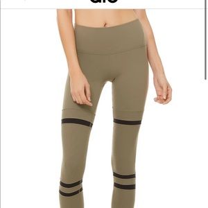 Alo Yoga Women’s Legit Leggings NWT